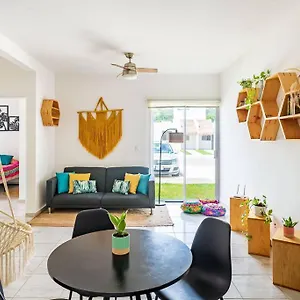  Apartment Lovely Cozy W/pool 2 Bedrooms. Great Location!